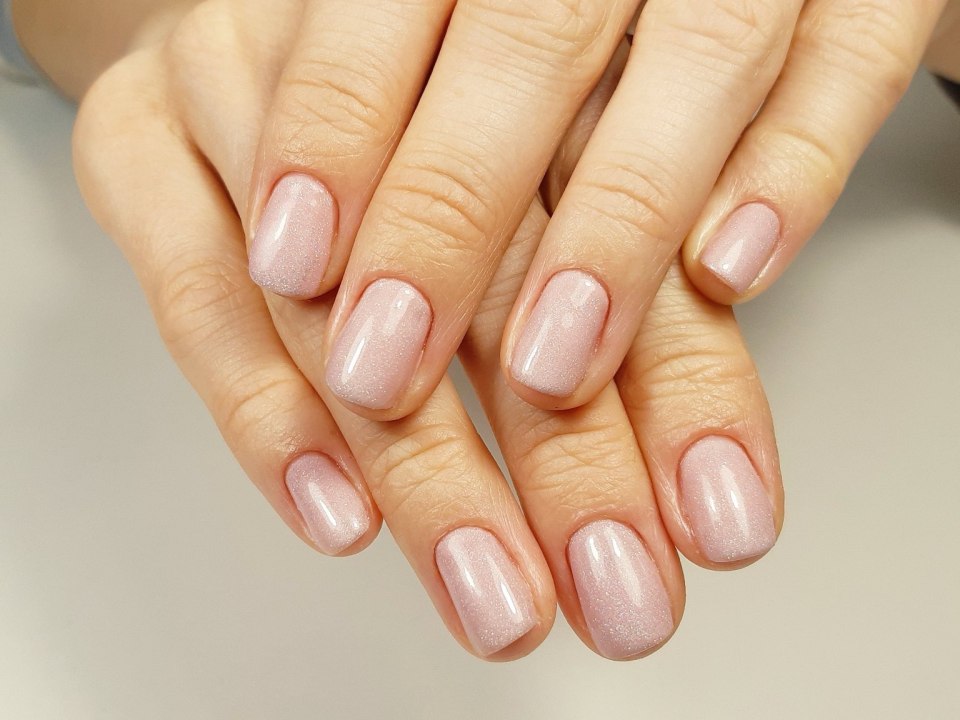 Классический нюдовый маникюр
