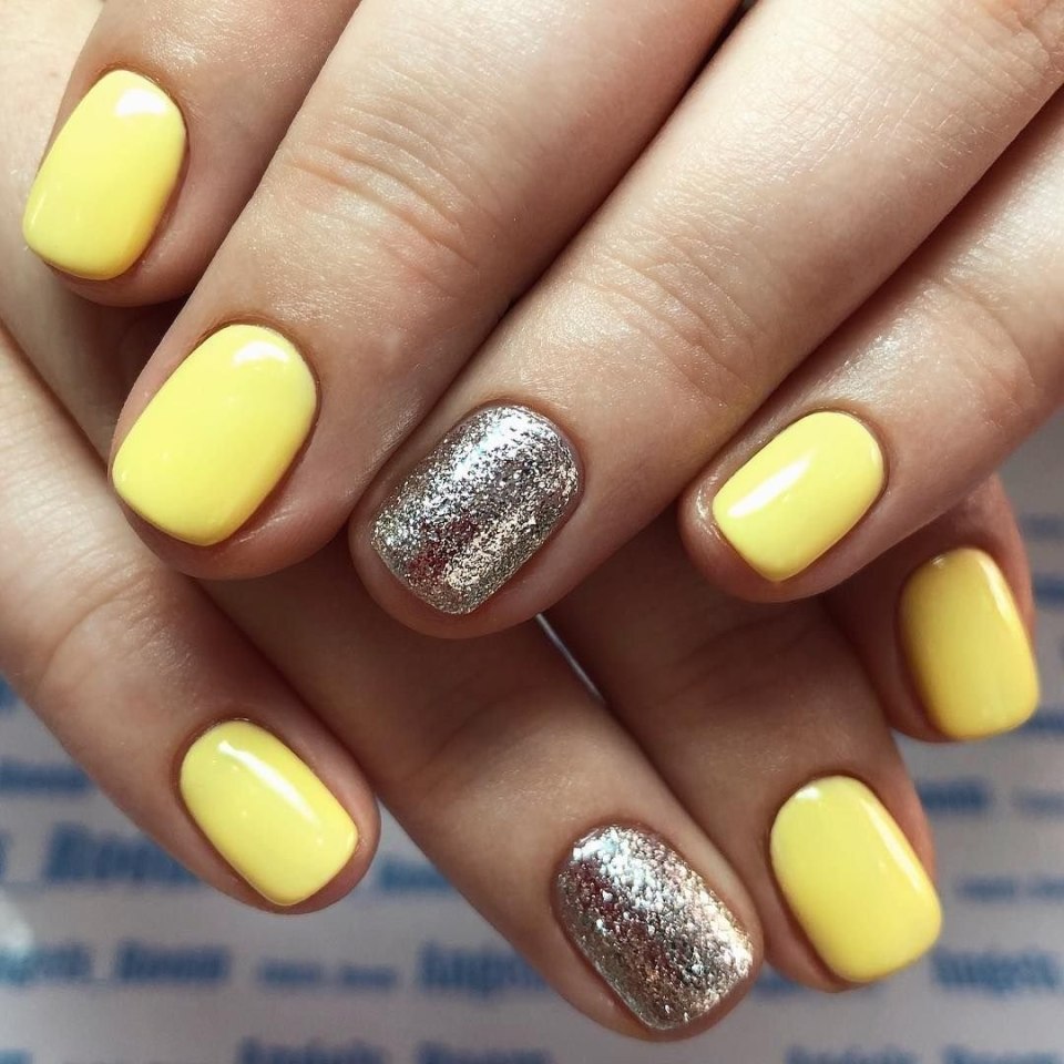 Желтые квадратные ногти
