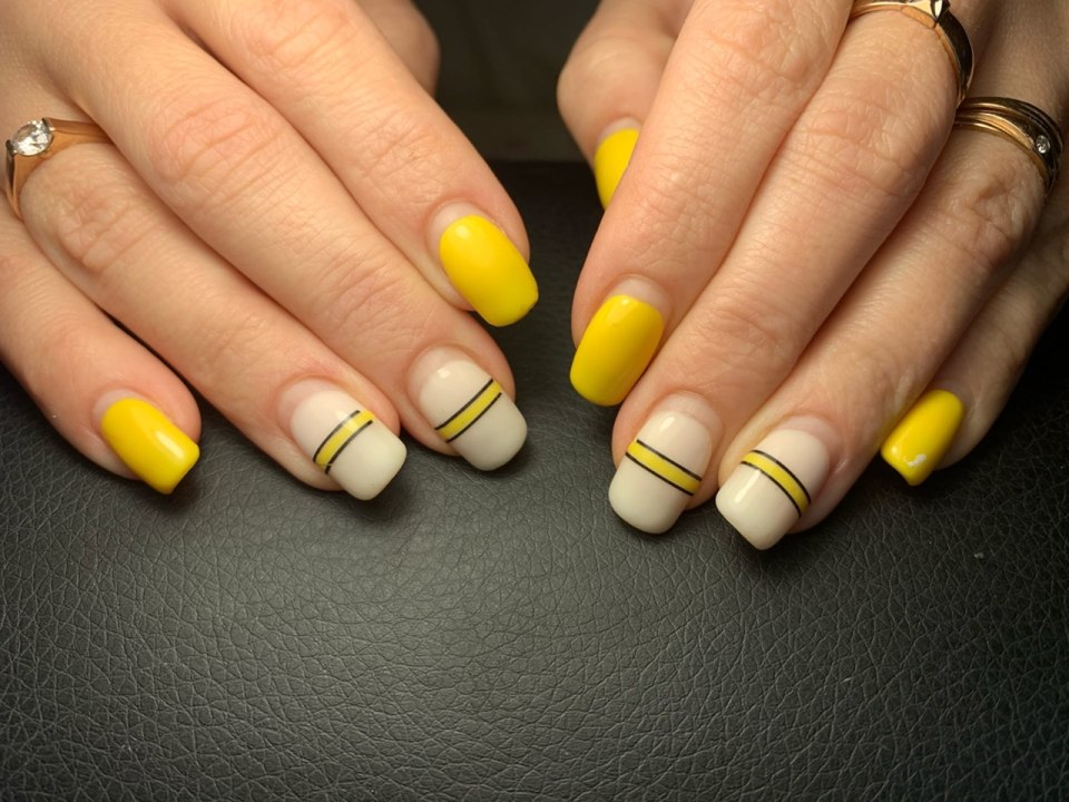 Жёлтые ногти маникюр