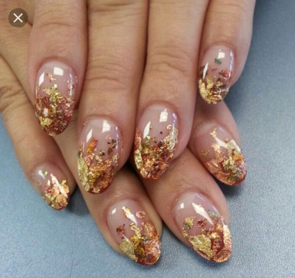Осенний маникюр с золотом