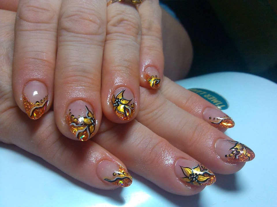 Осенний френч на ногтях