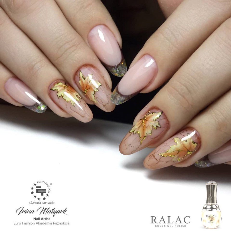Золотые листья на ногтях