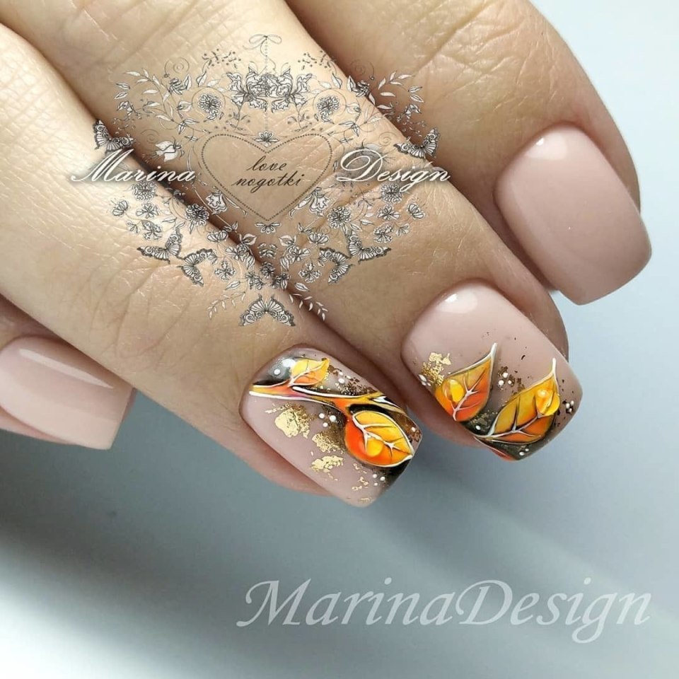 Осенний маникюр с золотой фольгой