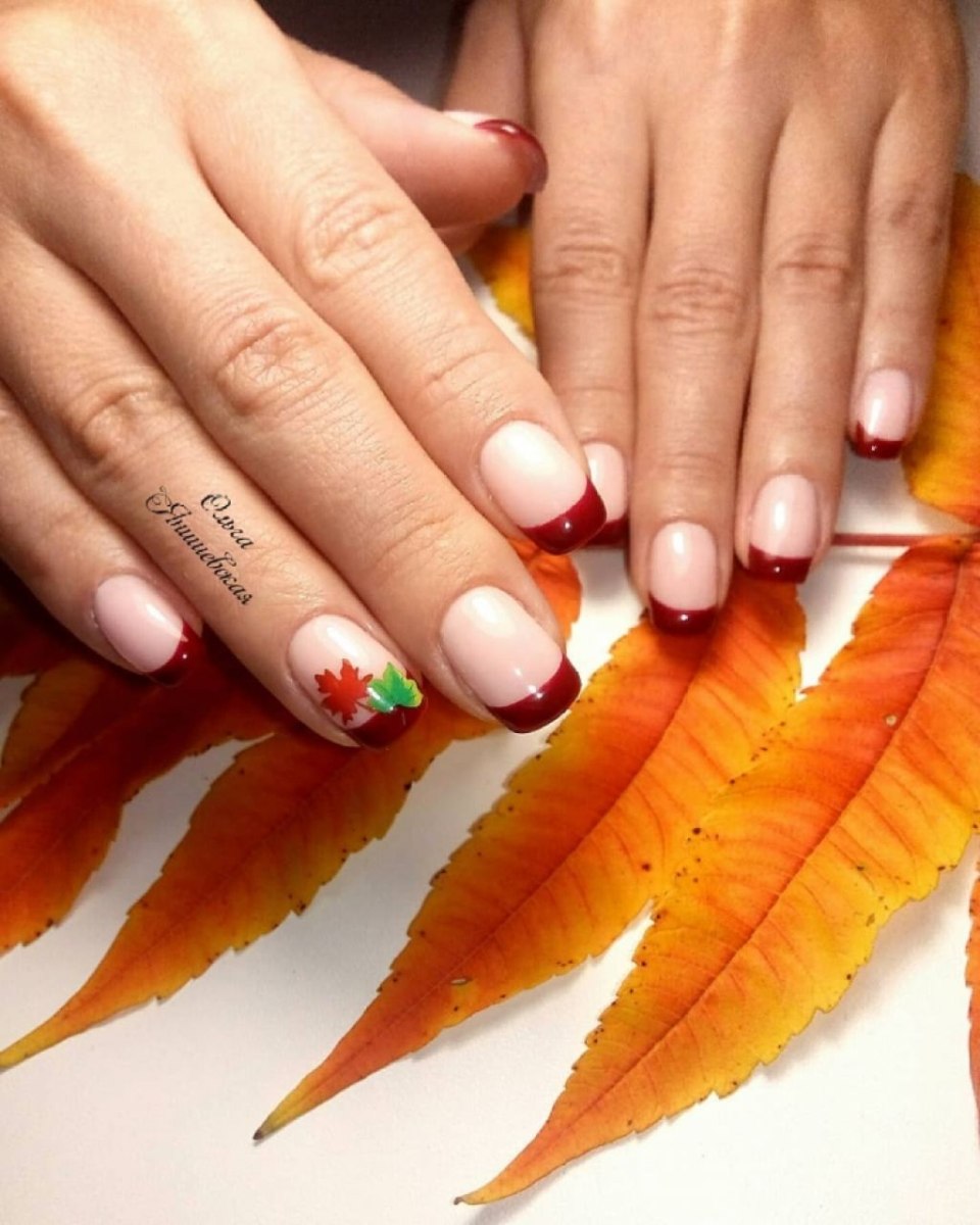 Осенний маникюр с листьями