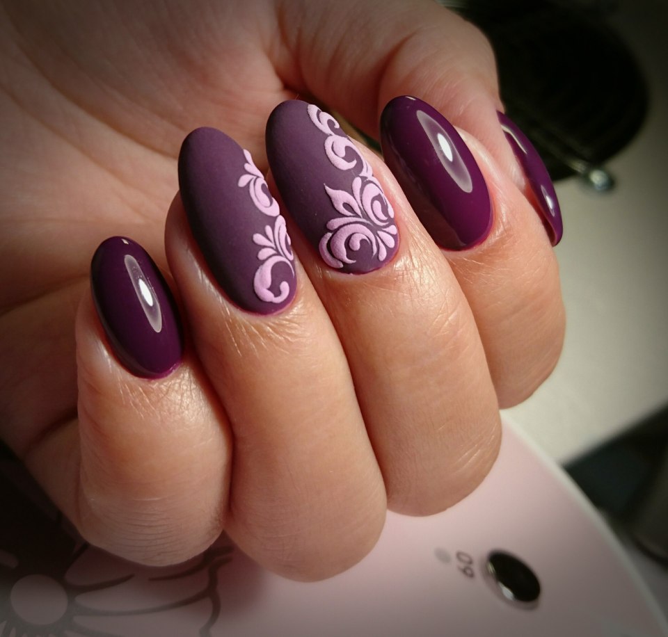 Вишневый и сливовый маникюр