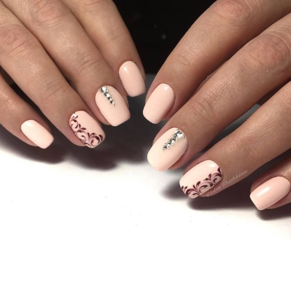 Нежный маникюр