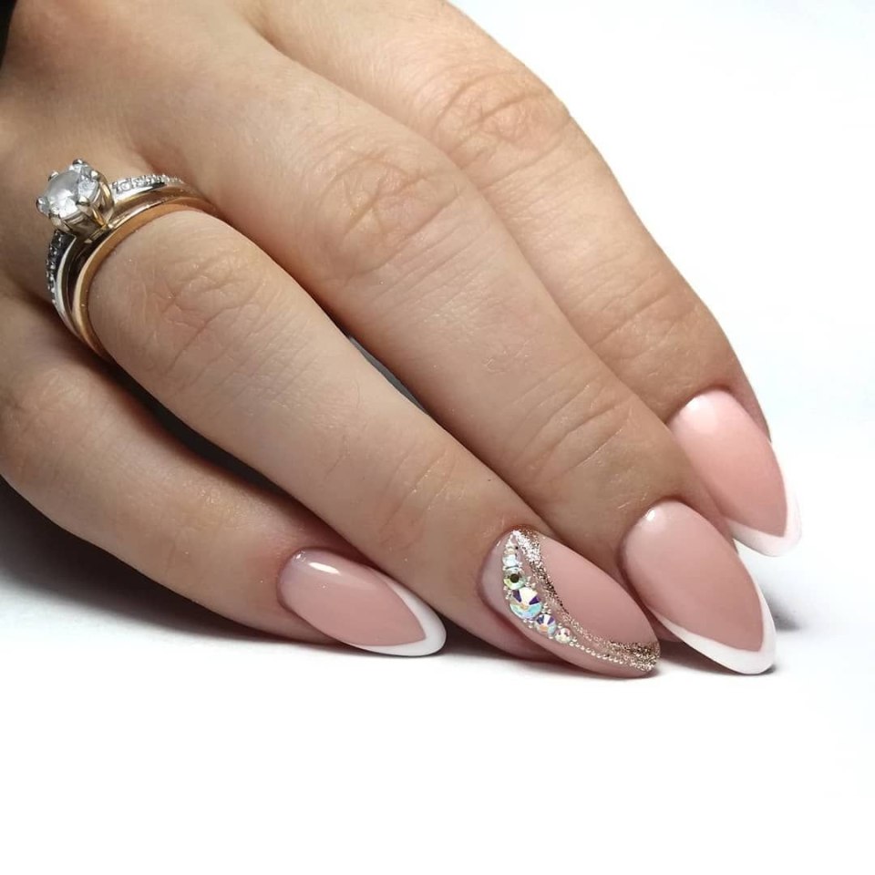 Белый френч 2021 миндаль