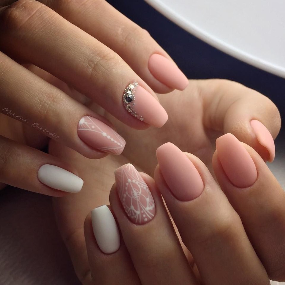 Красивый маникюр в нежных тонах