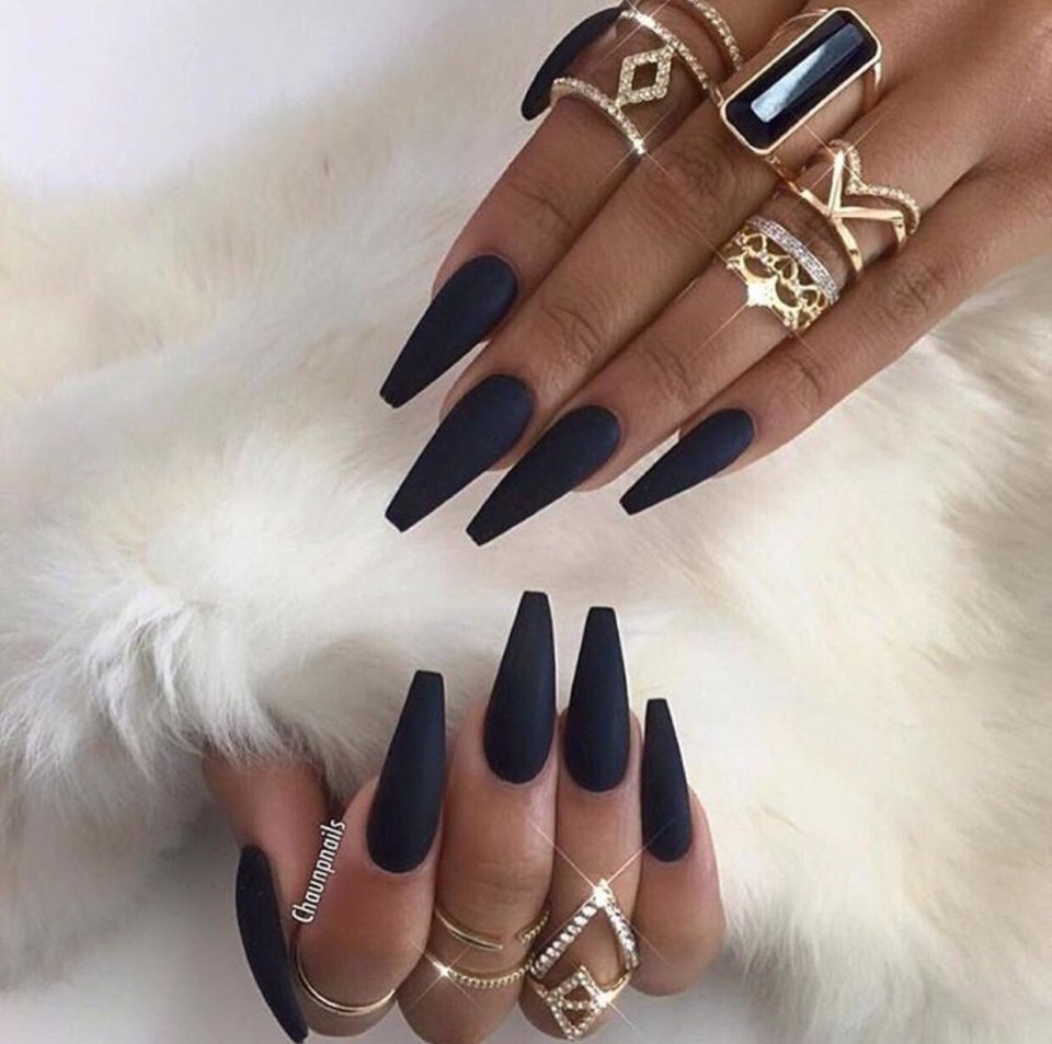 Золотой маникюр на длинные ногти