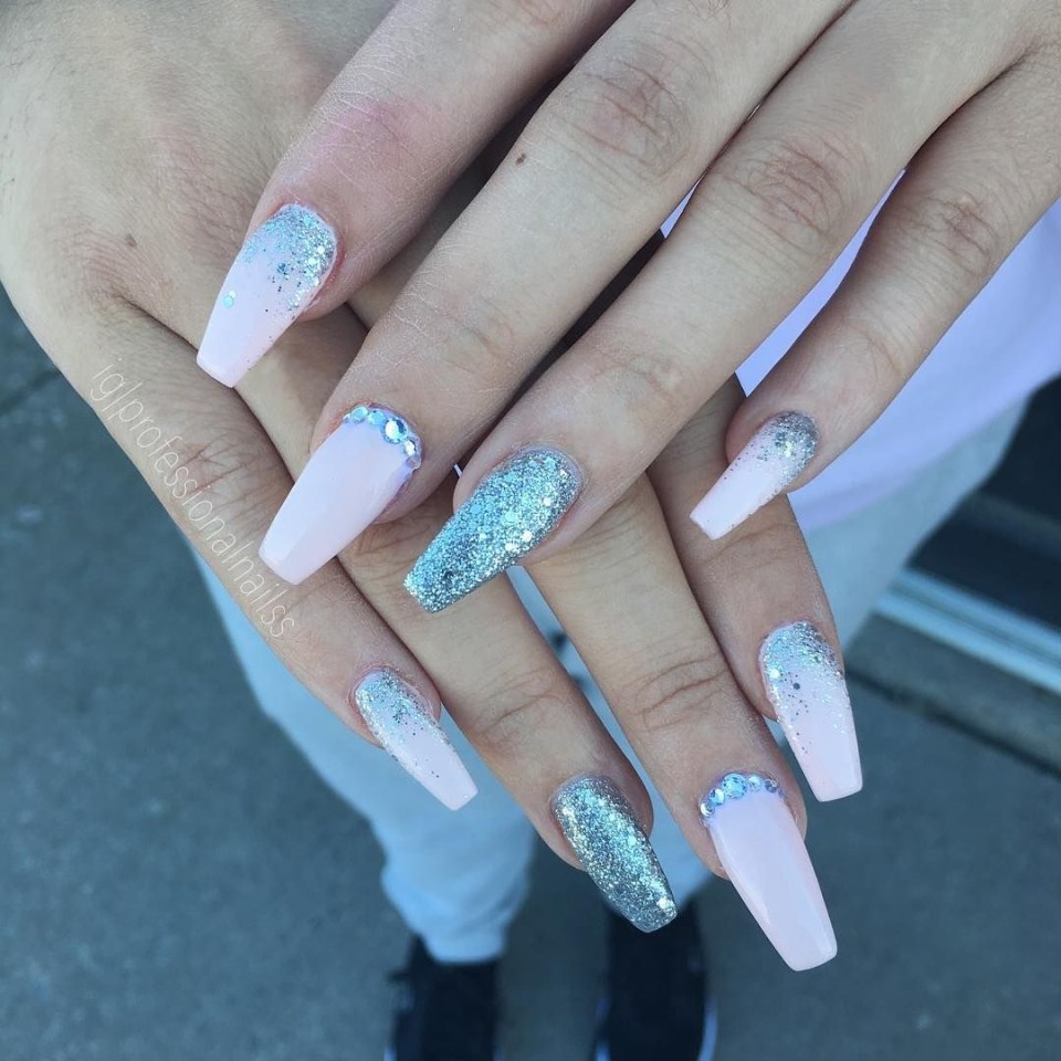 Розовые ногти