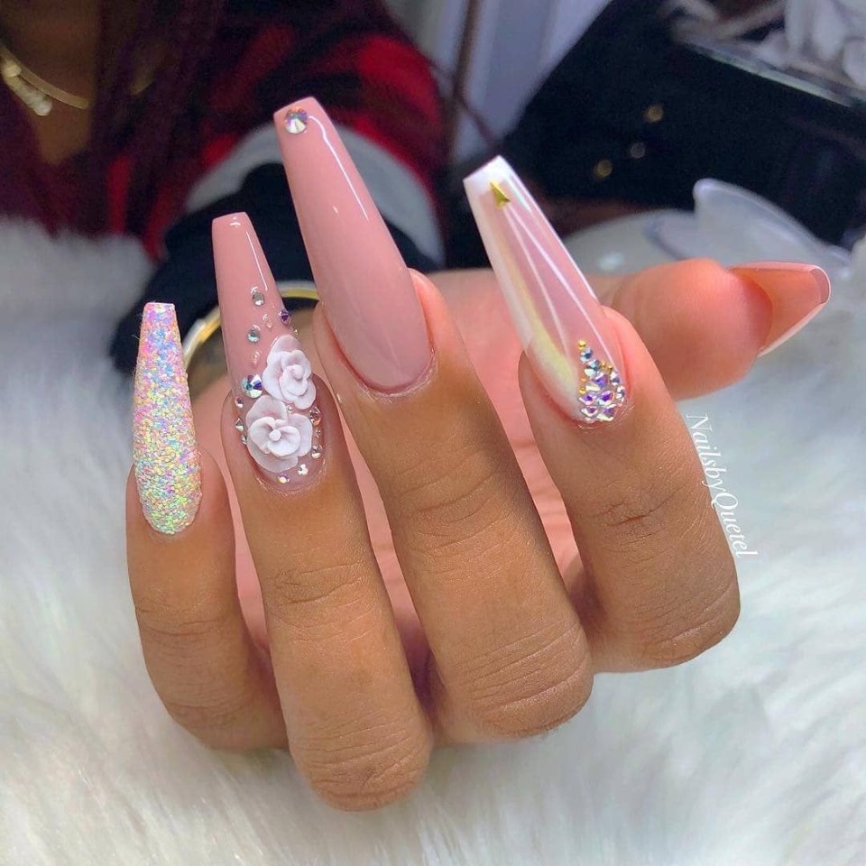 Праздничный маникюр на длинные ногти