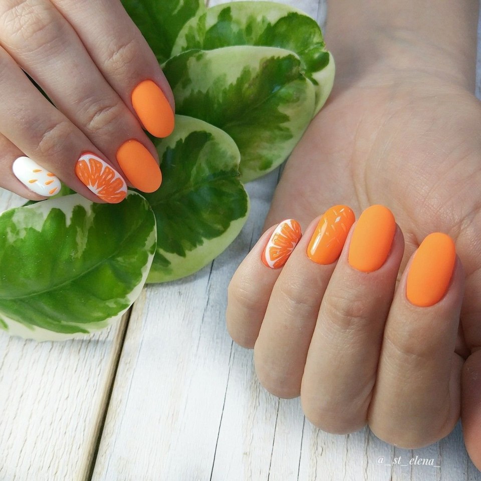 Летний маникюр оранжевый
