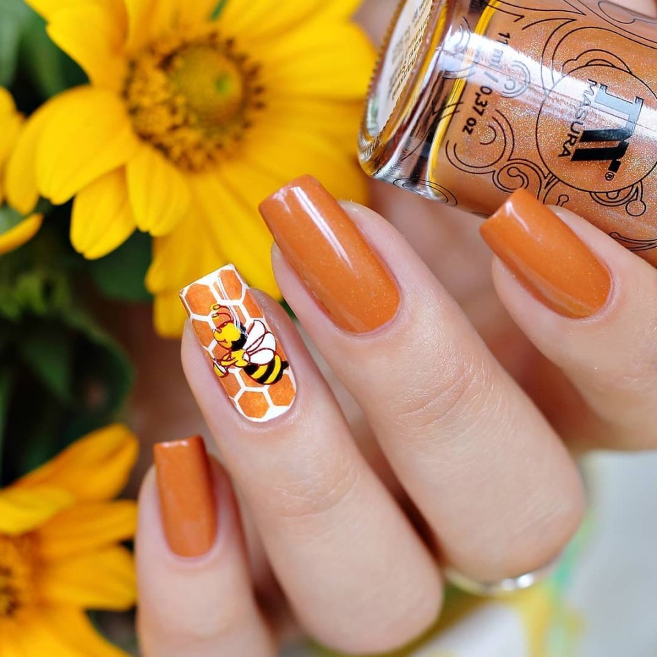 Оранжевый маникюр