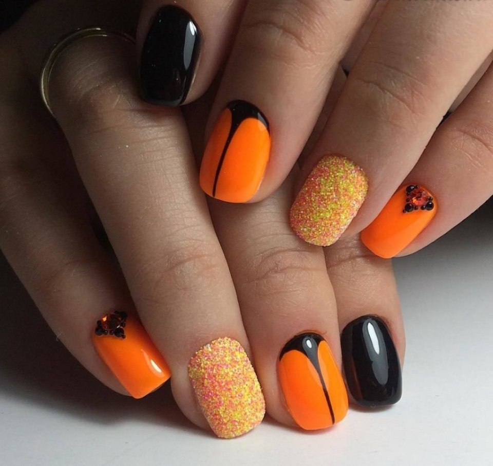 Оранжевый маникюр