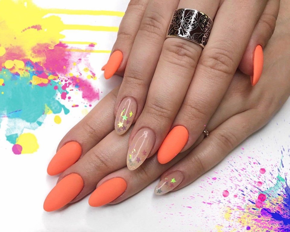 Оранжевый маникюр 2020 модные тенденции