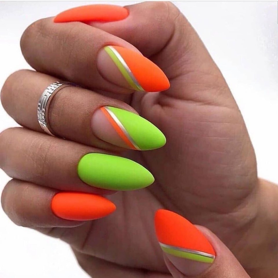 Разноцветные ногти 2020