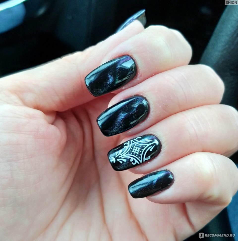 Маникюр кошачий глаз со стемпингом