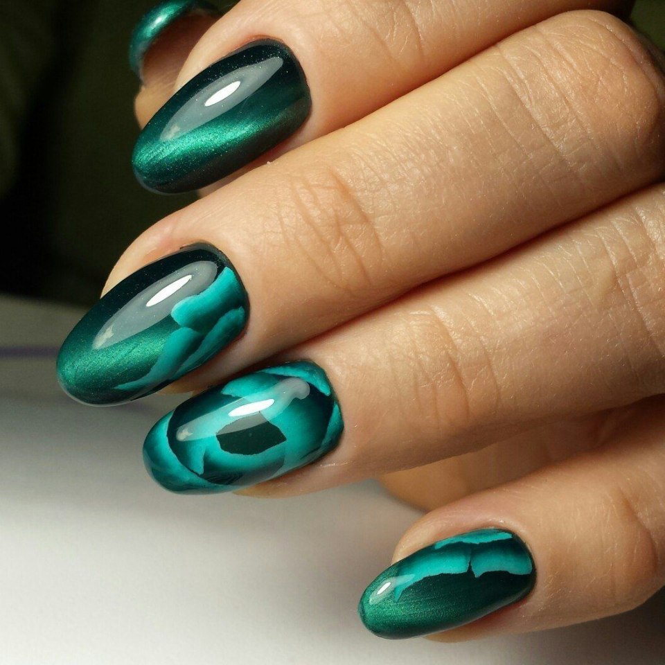 Маникюр кошачий глаз