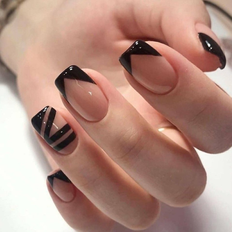 Чёрный френч натногтях