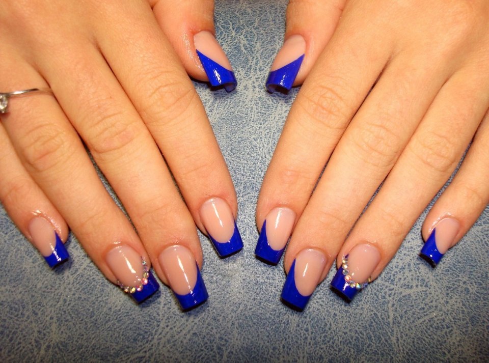 Нарощенные ногти синие