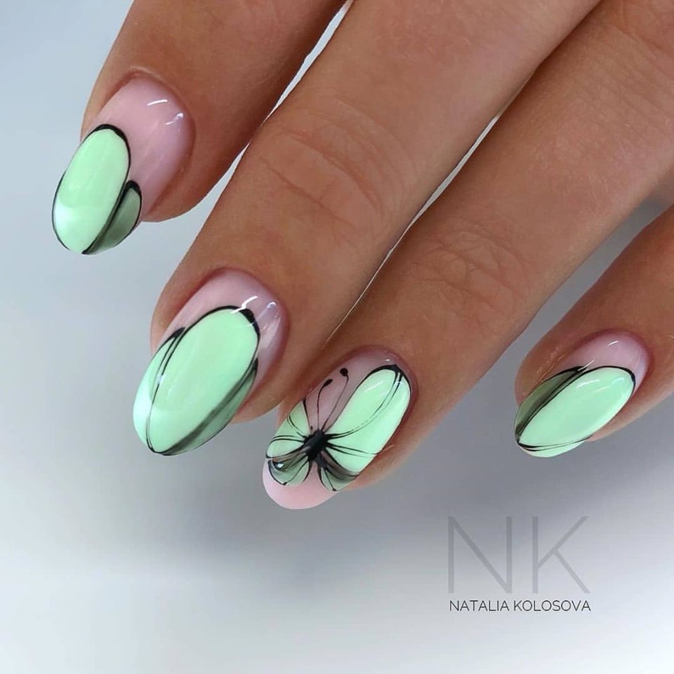 Маникюр троечка