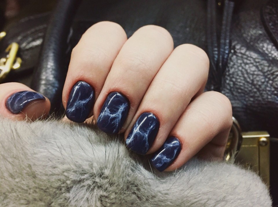 Маникюр кошачий глаз с каплями