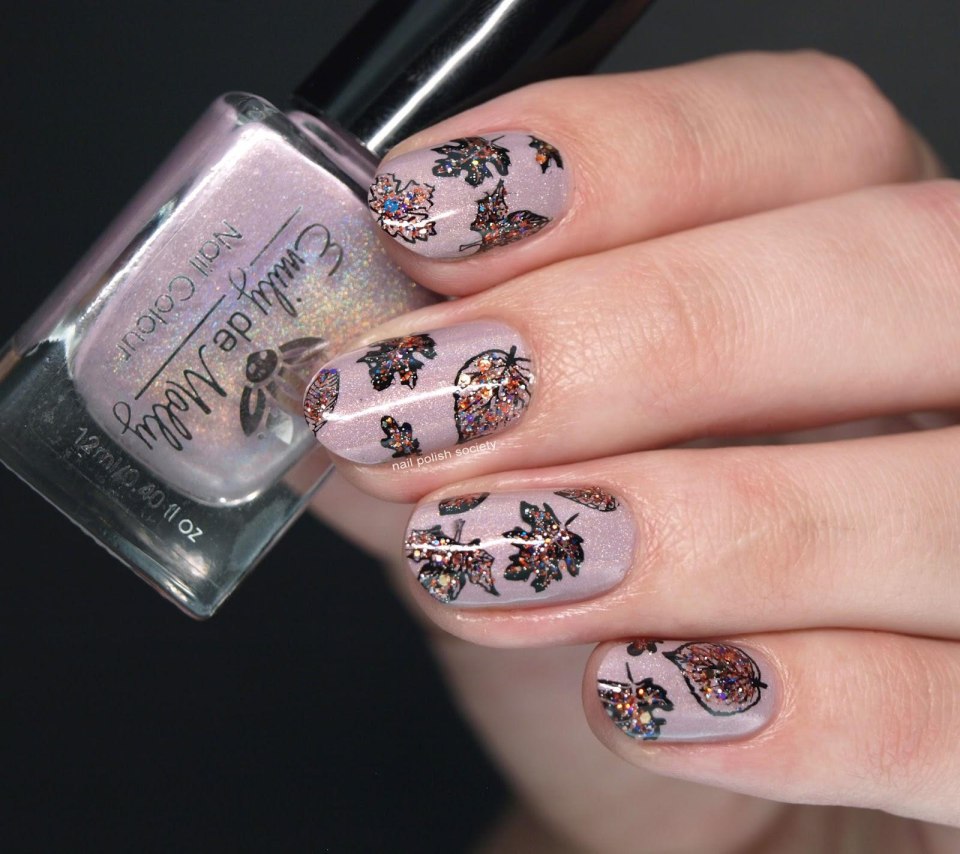 Маникюр со стемпингом