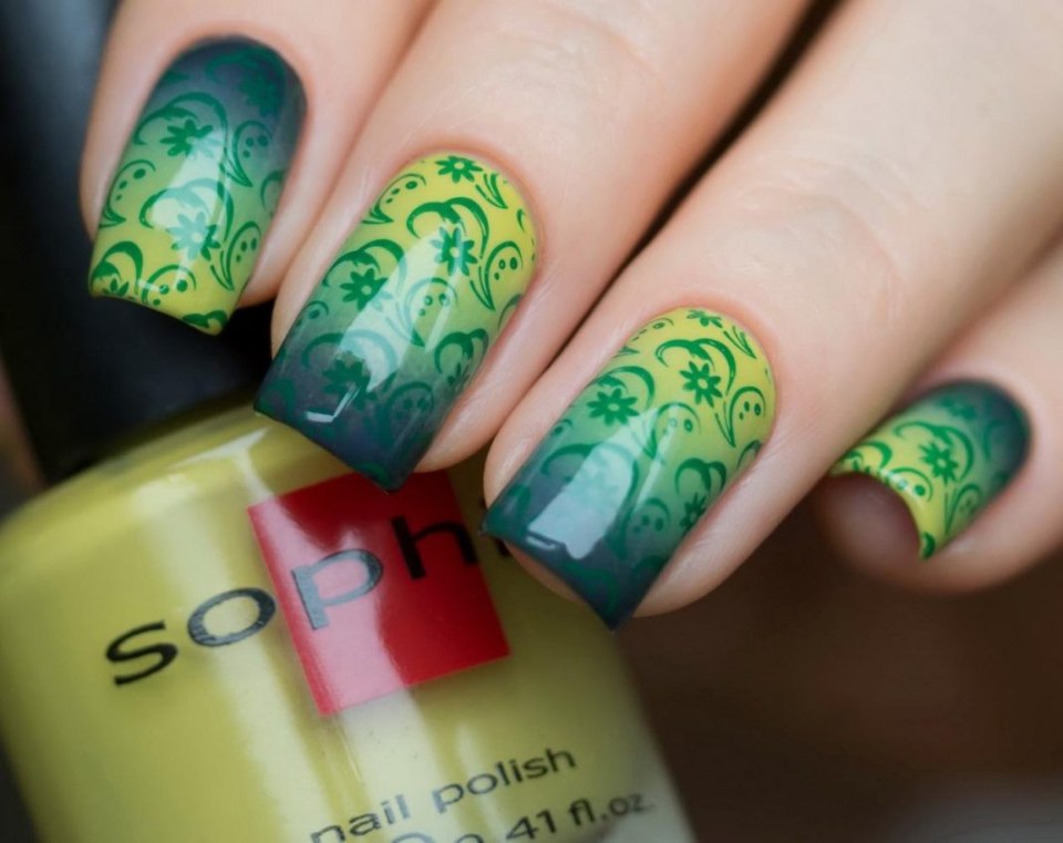 Маникюр со штампом