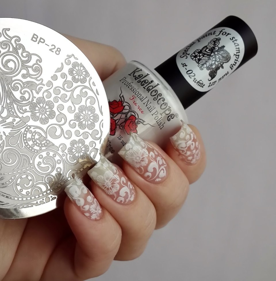 Маникюр стемпинг