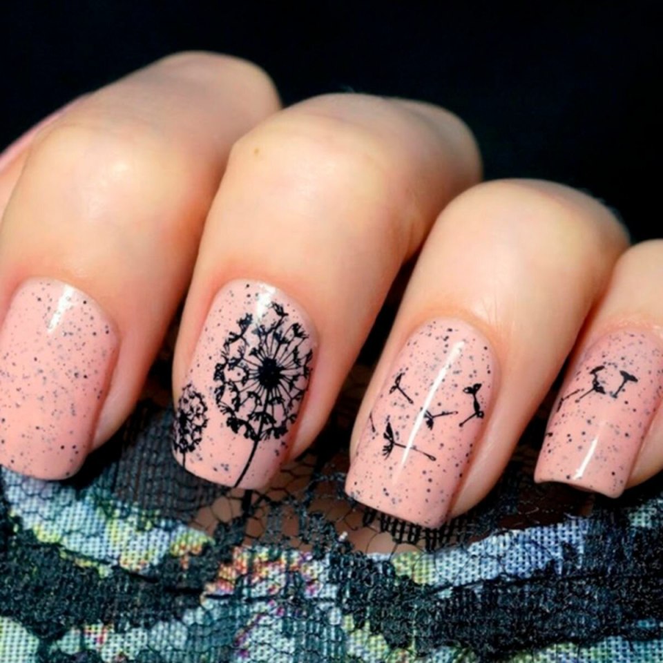 Маникюр со стемпингом 2021