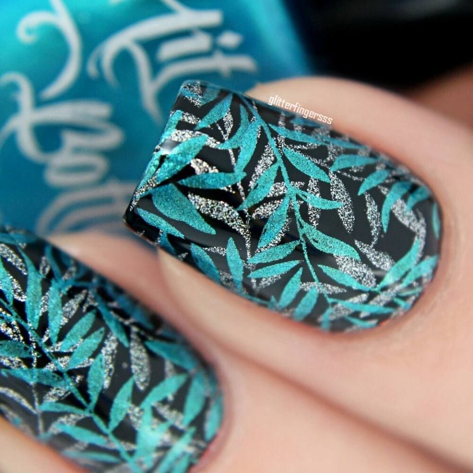 Френч на розовом фоне