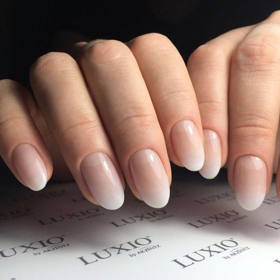 Нюдовый маникюр 2021 миндаль