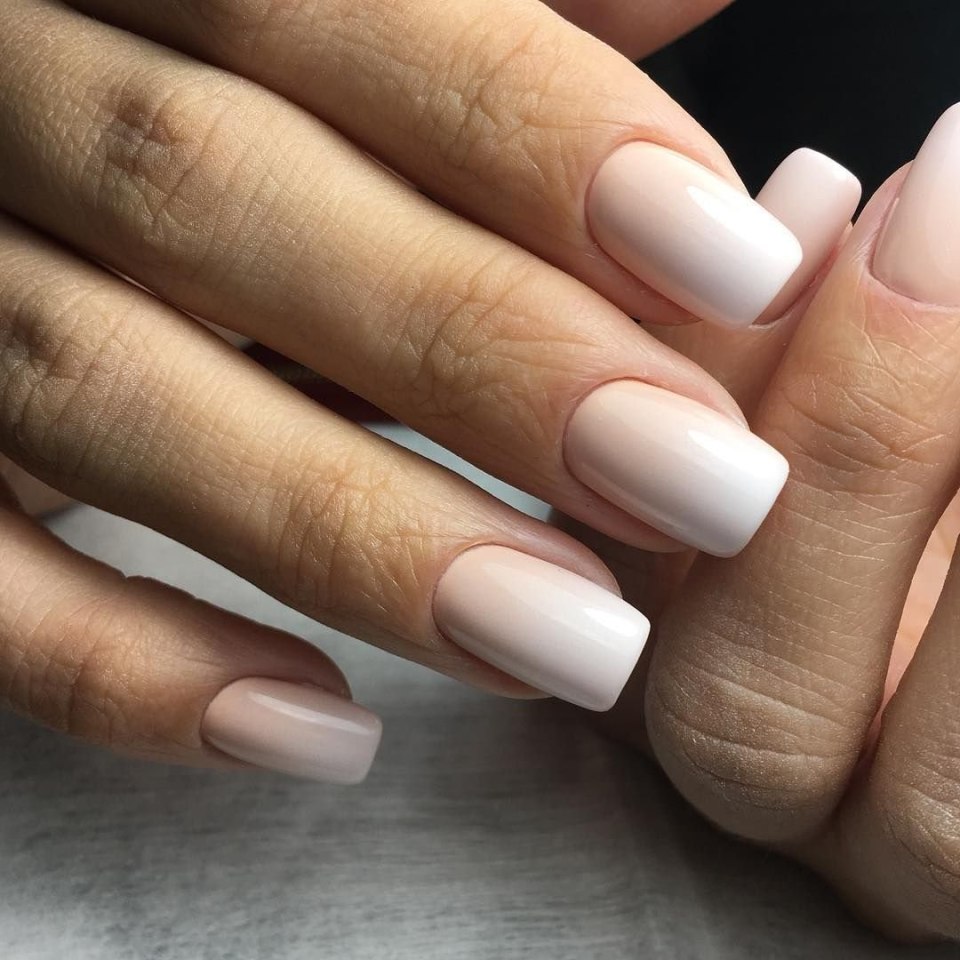 Омбре на ногтях светлые ми