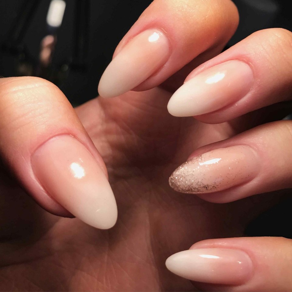 Маникюр градиент бежевый