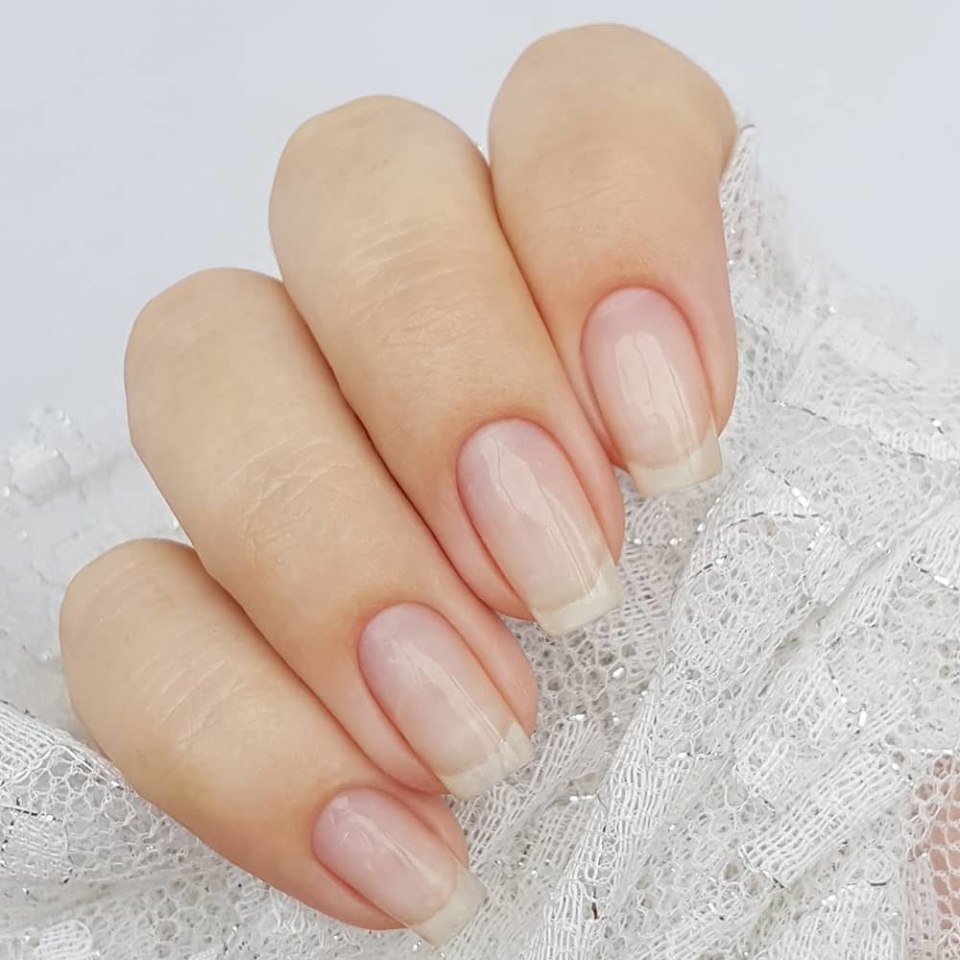 Маникюр миндаль нюдовый градиент