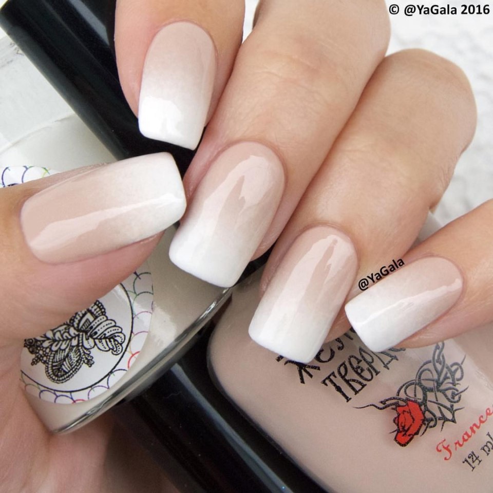 Градиент в маникюре нюд с розовым