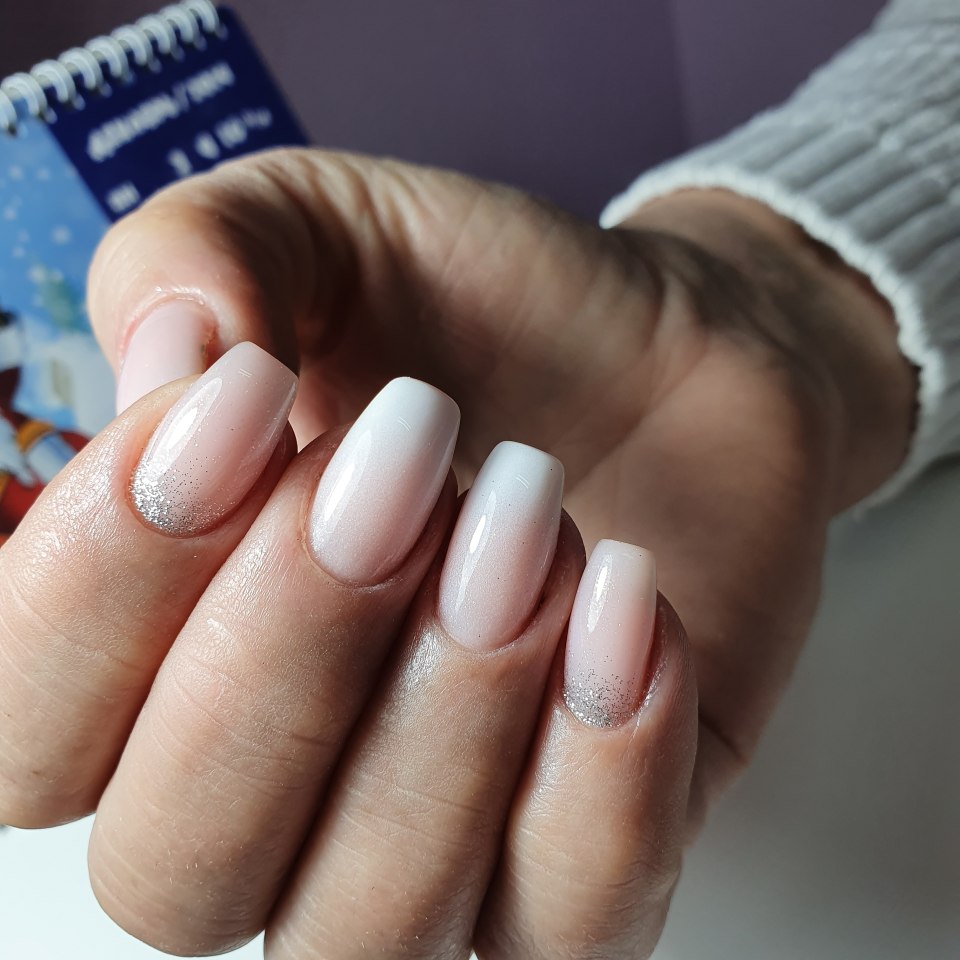 Французский маникюр тонкий