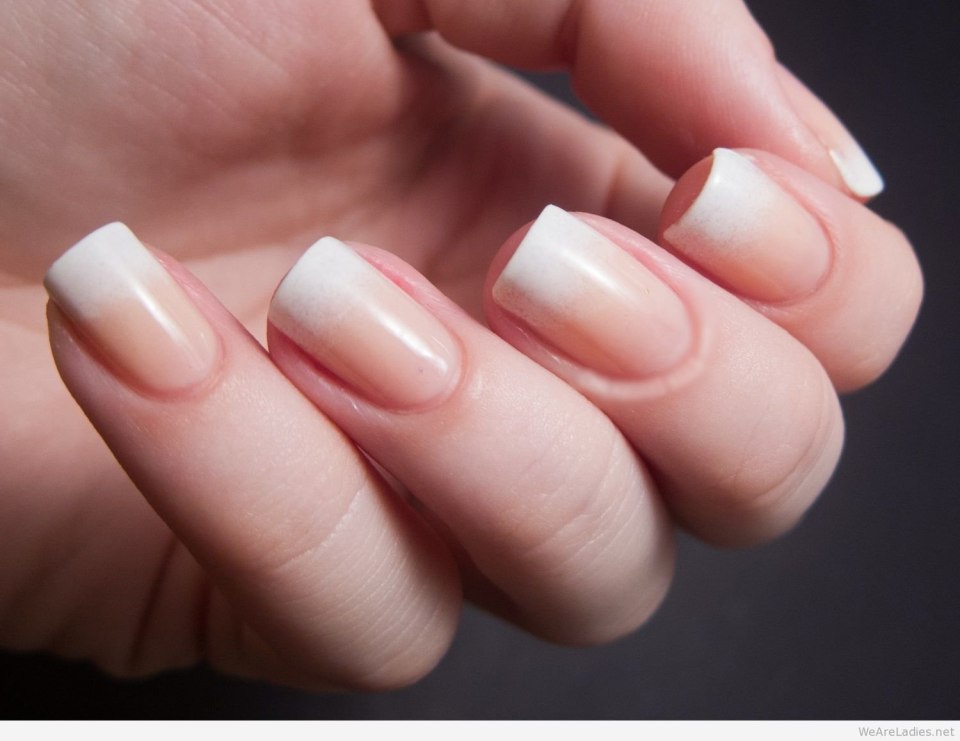 Ногти омбре френч с жемчугом