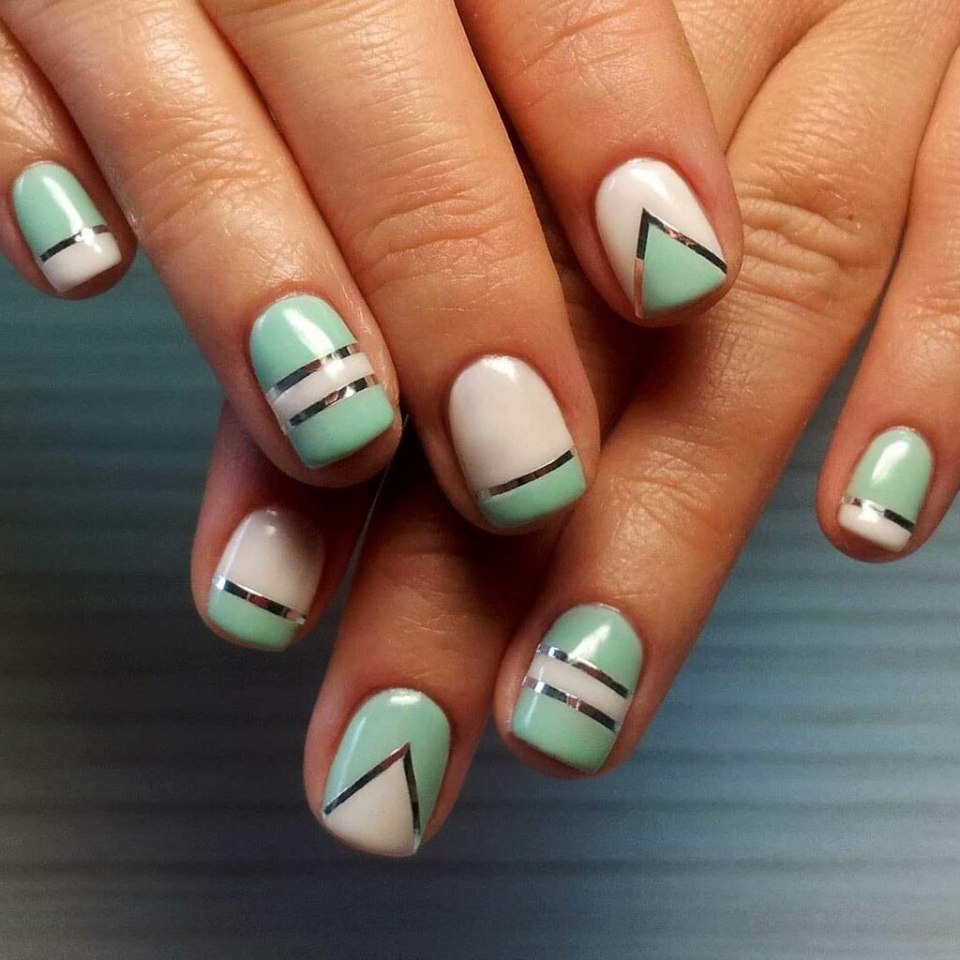 Маникюр с лентами