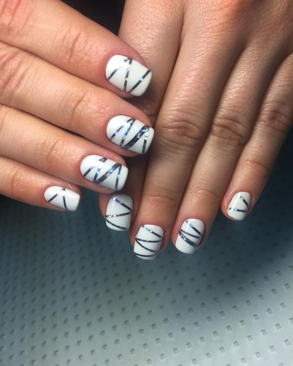 Маникюр с полосками