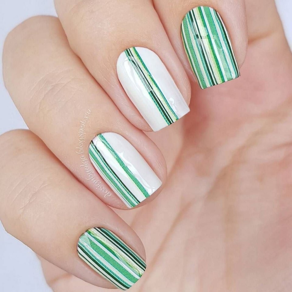 Маникюр с лентами