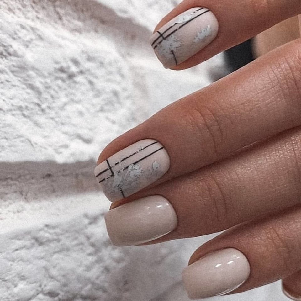 Маникюр с полосками