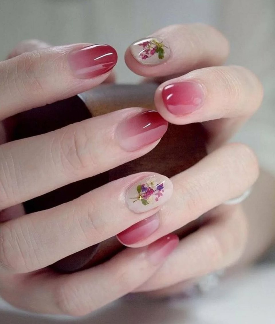 Блестки у кутикулы маникюр