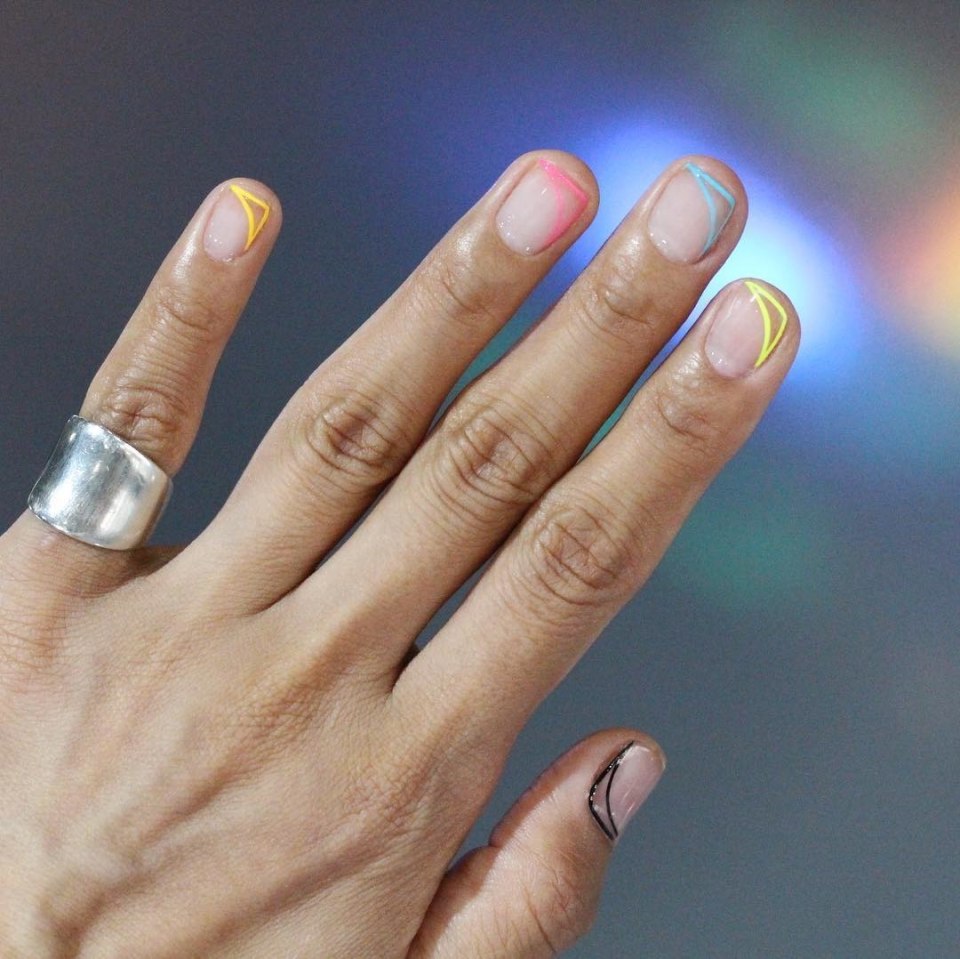 Маникюр на возрастные руки