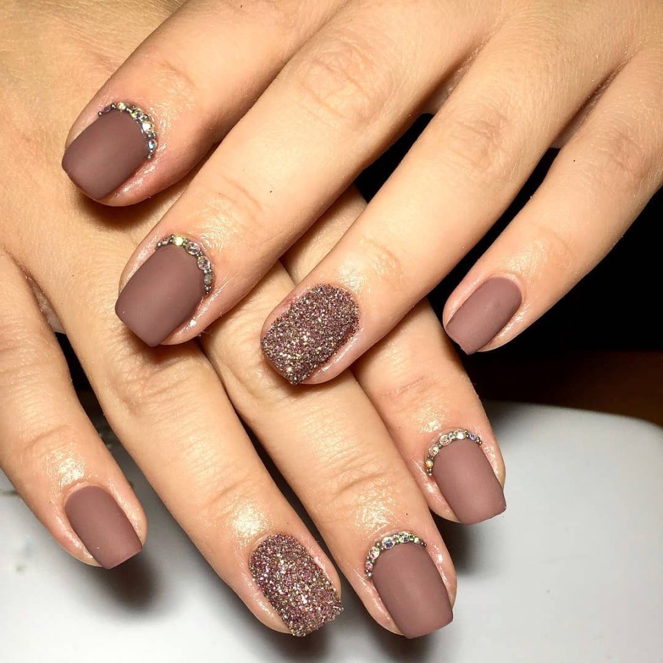 Красивый маникюр на короткие ногти