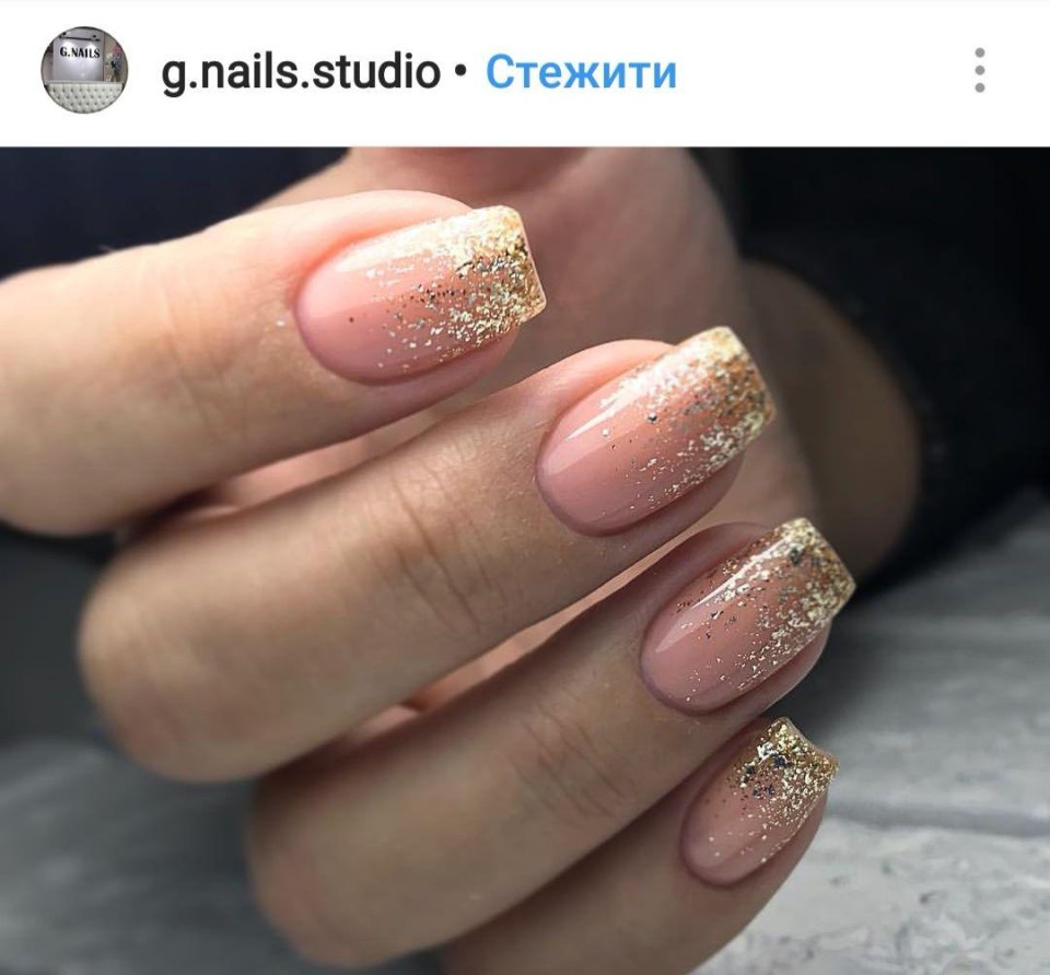 Маникюр цвета шампанского