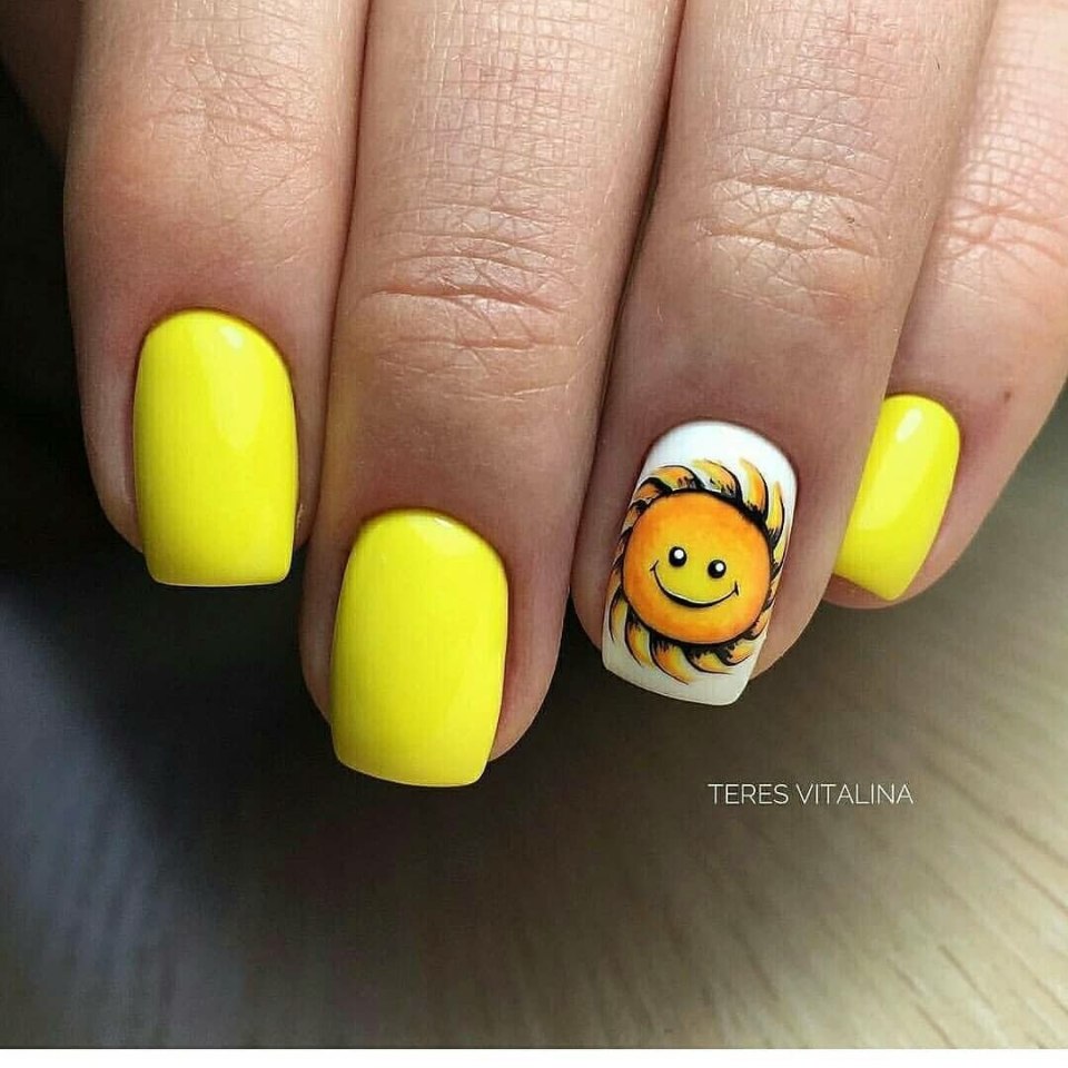 Солнышко на ногтях
