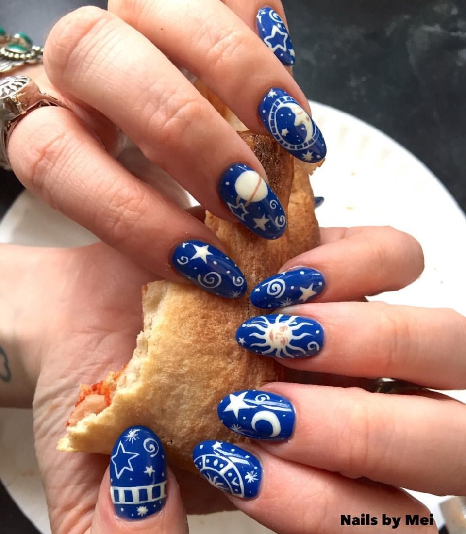 Маникюр солнце и Луна