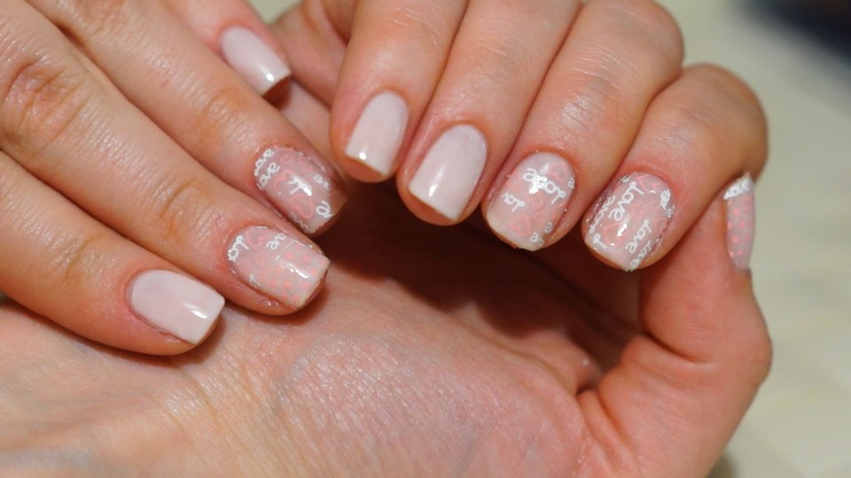 Бесцветный маникюр