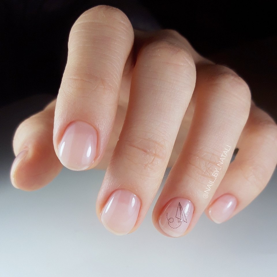 Прозрачные ногти короткие